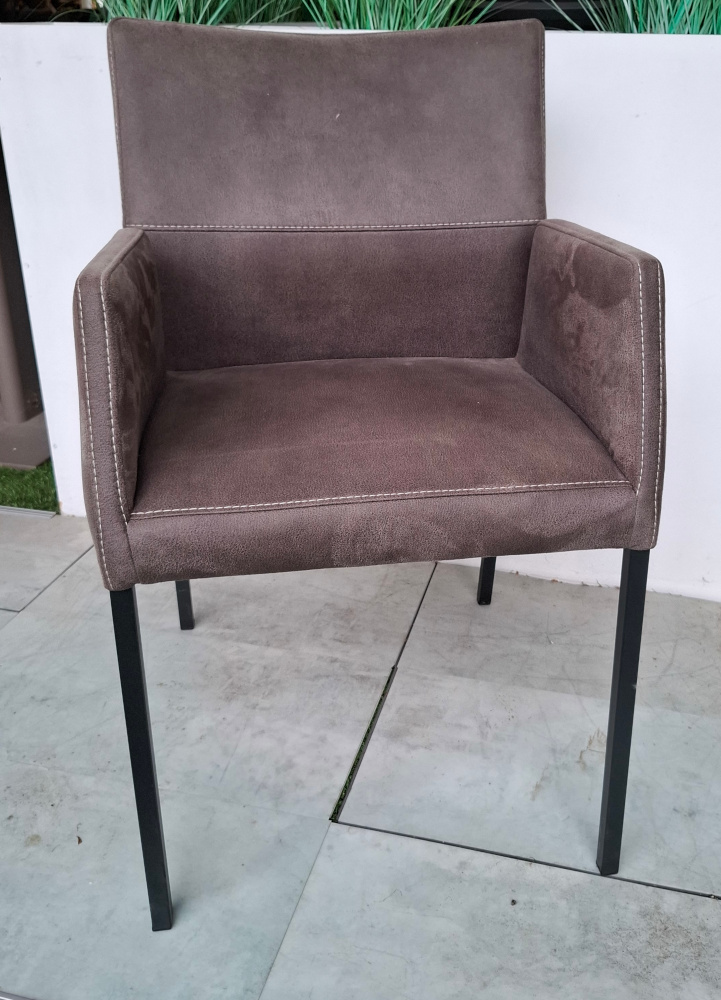 Nouvion Armstuhl Lennox 4-Fuss Bezug Stoff Samoa graphite Ausstellungsstück