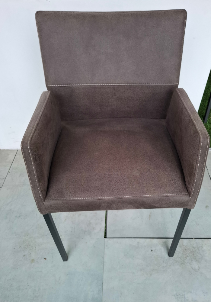 Nouvion Armstuhl Lennox 4-Fuss Bezug Stoff Samoa graphite Ausstellungsstück