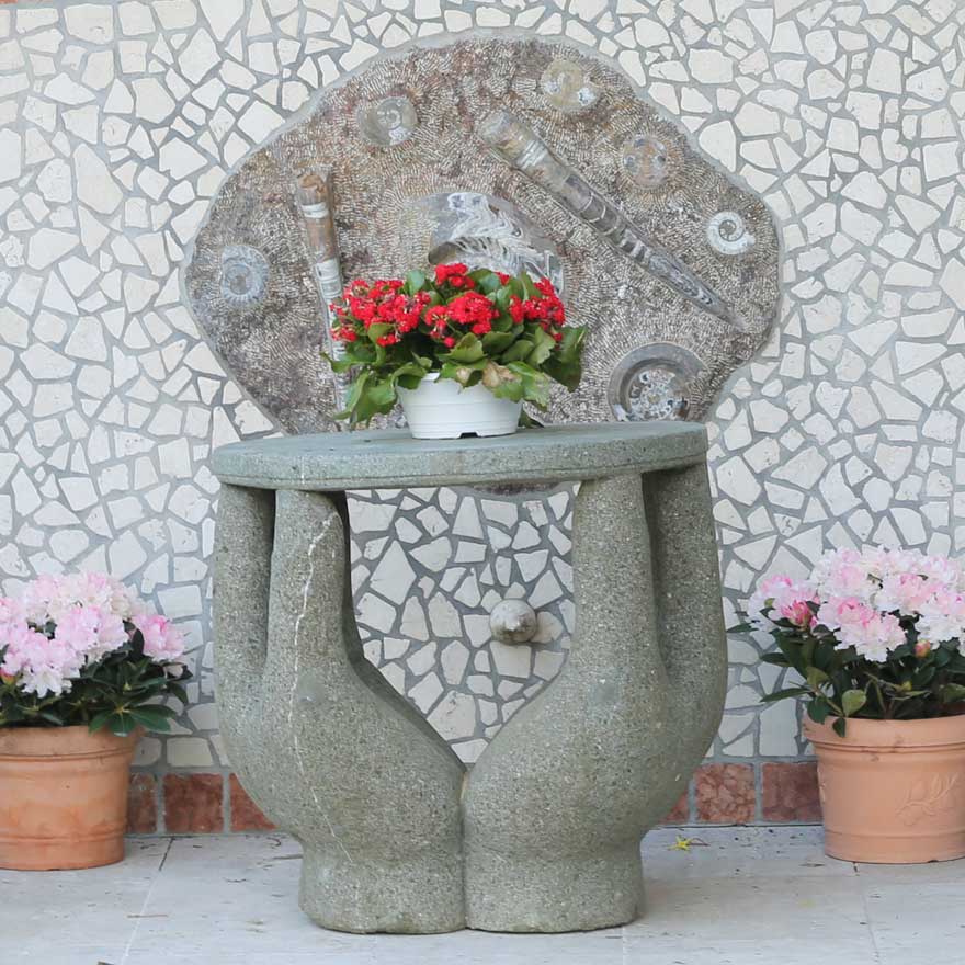 Handtisch aus Stein