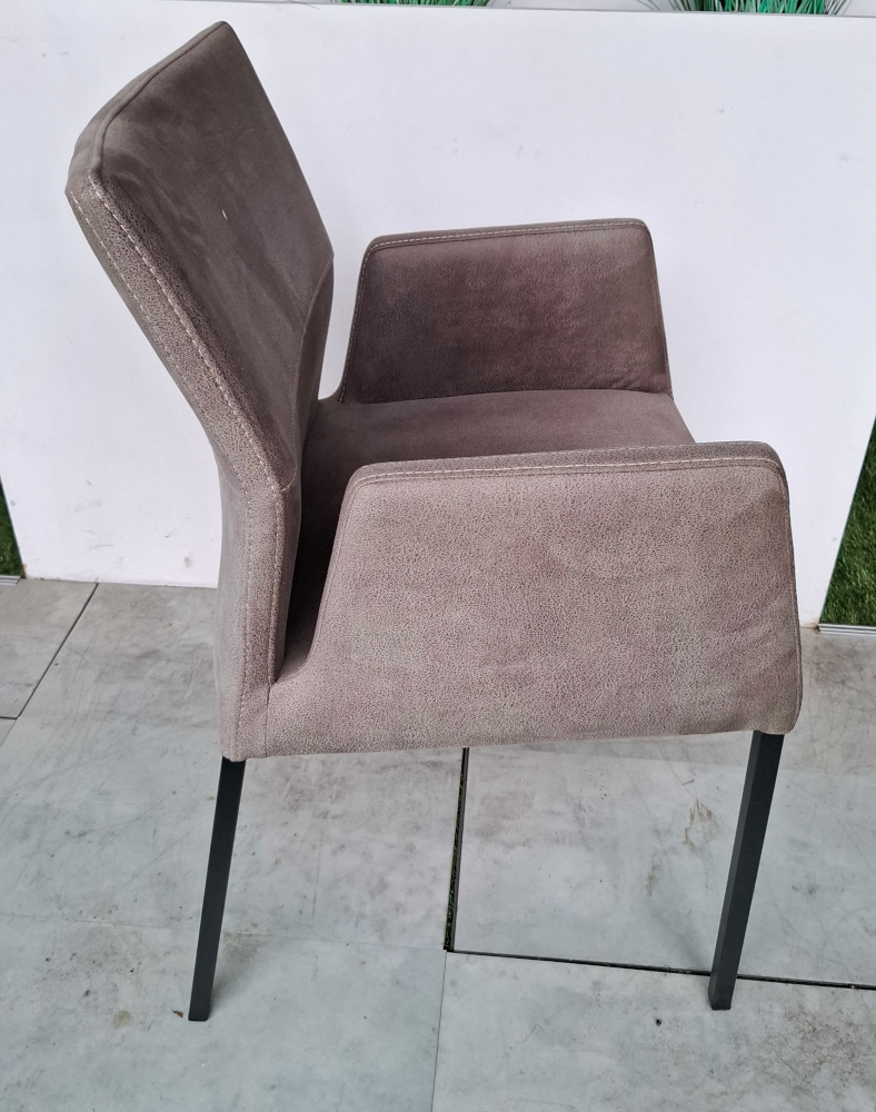 Nouvion Armstuhl Lennox 4-Fuss Bezug Stoff Samoa graphite Ausstellungsstück